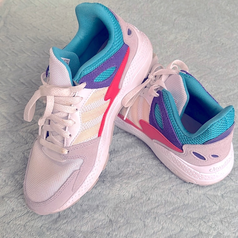 Size 8 adidas cloud foam sneakers